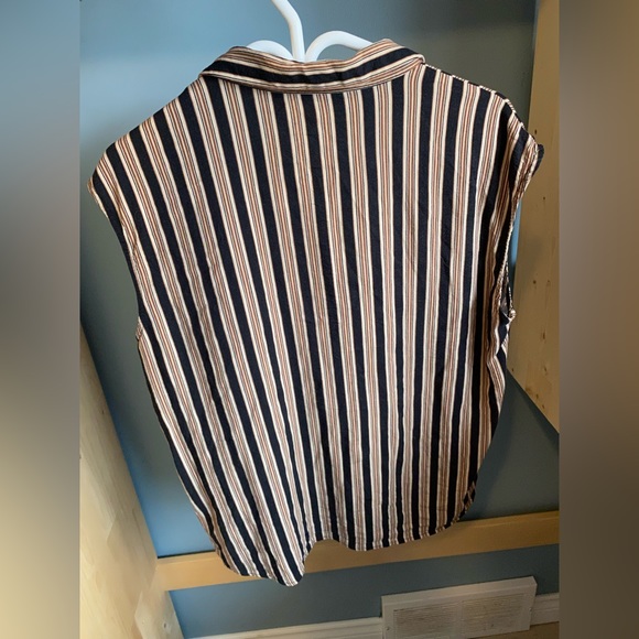 Sleeve less Blouse - Picture 6 of 8